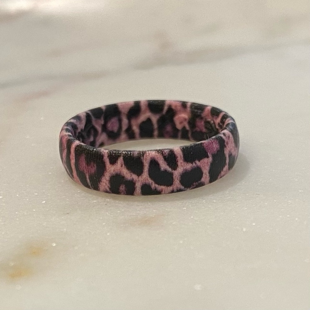 Groove Life Pink Leopard Print silicone ring Women’s Size 9